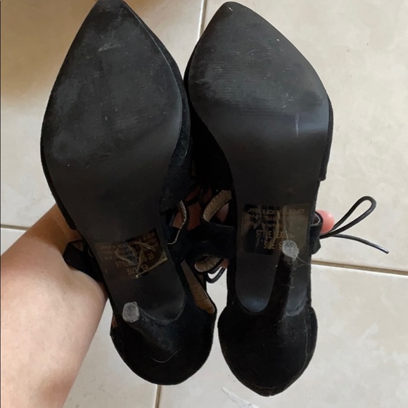 Heels - Picture 3 of 3